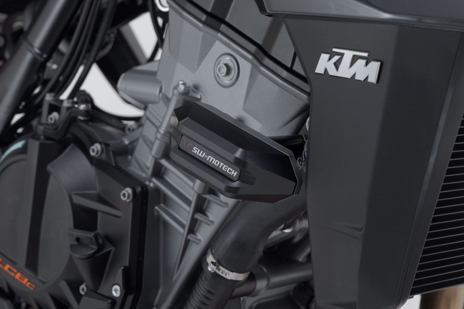 [STP.04.590.10000/B] Kit tamponi di protezione Nero. KTM 990 Duke (23-).