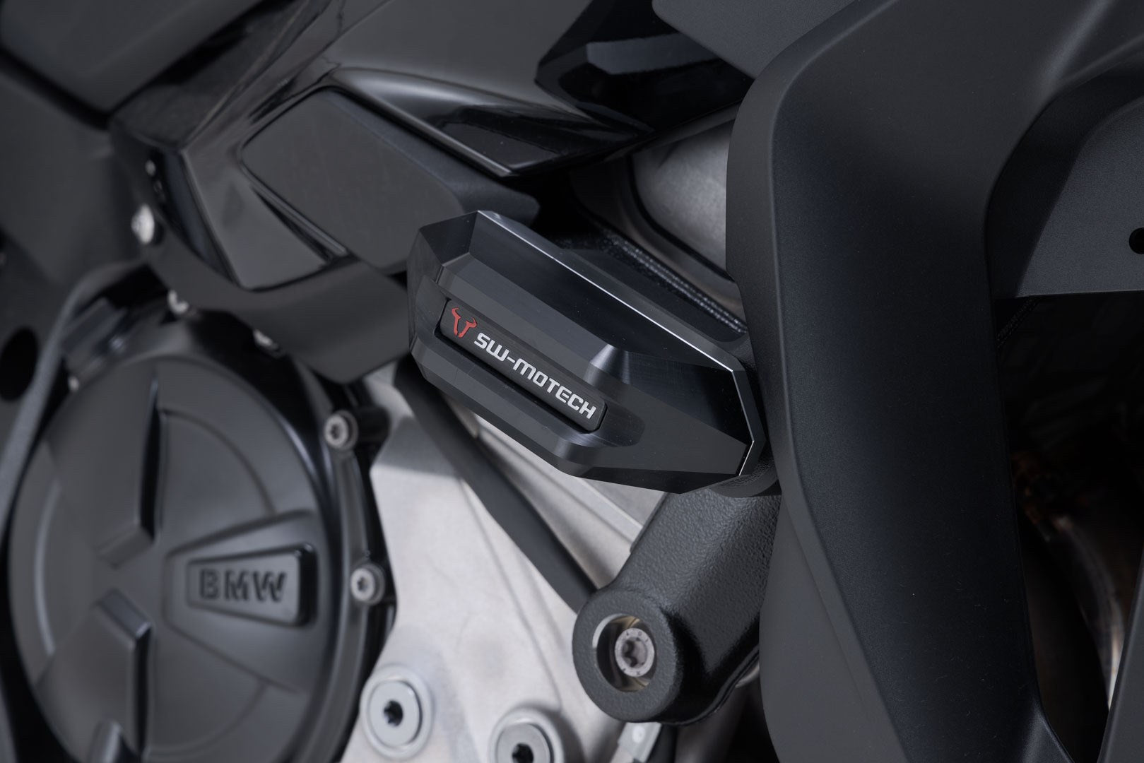 [STP.07.590.11001/B] Kit tamponi di protezione per telaio Nero. BMW S 1000 XR (19-).