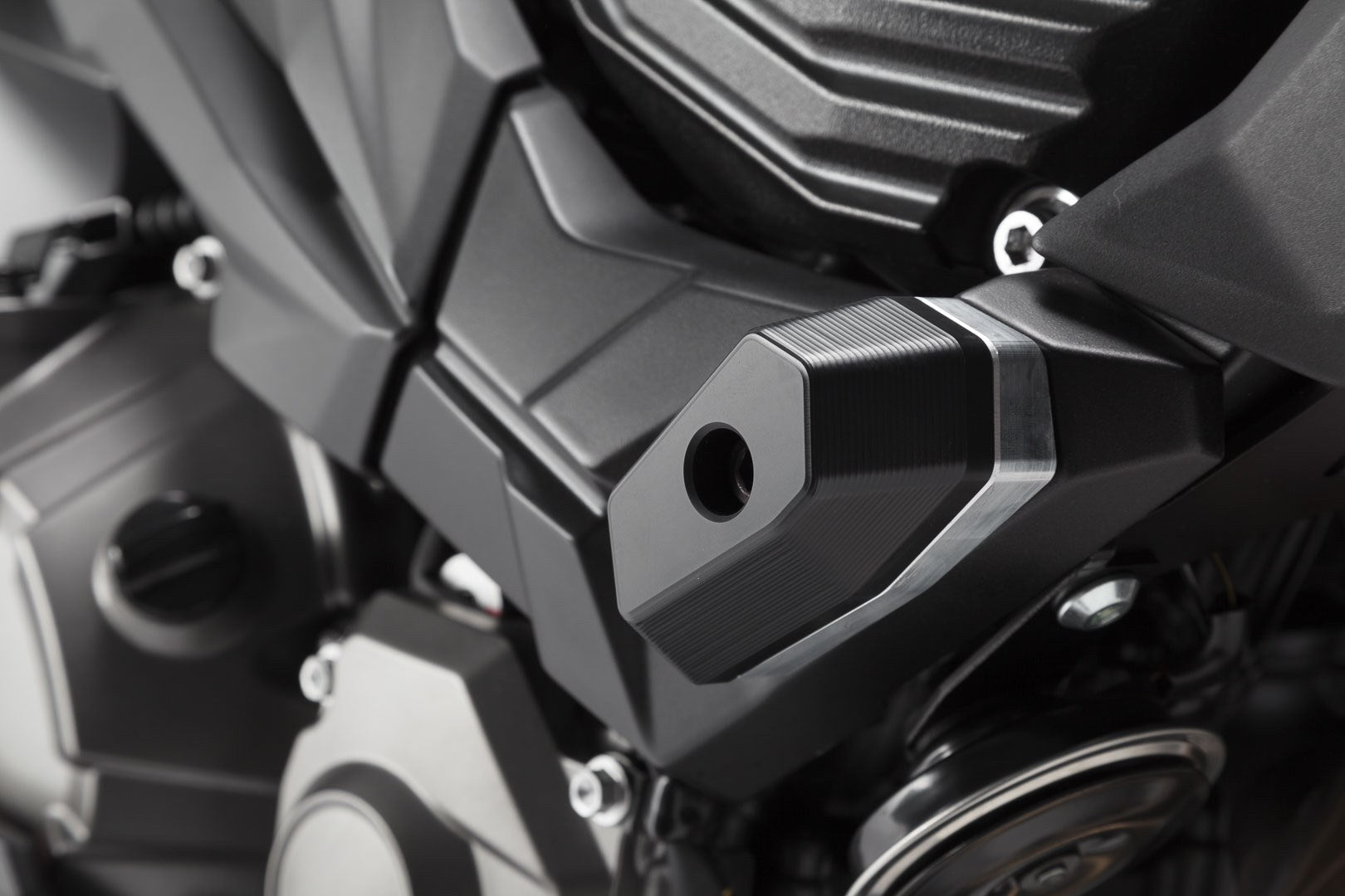 [STP.08.286.10000/B] Kit tamponi di protezione per telaio Nero. Kawasaki Z 800 (12-16).