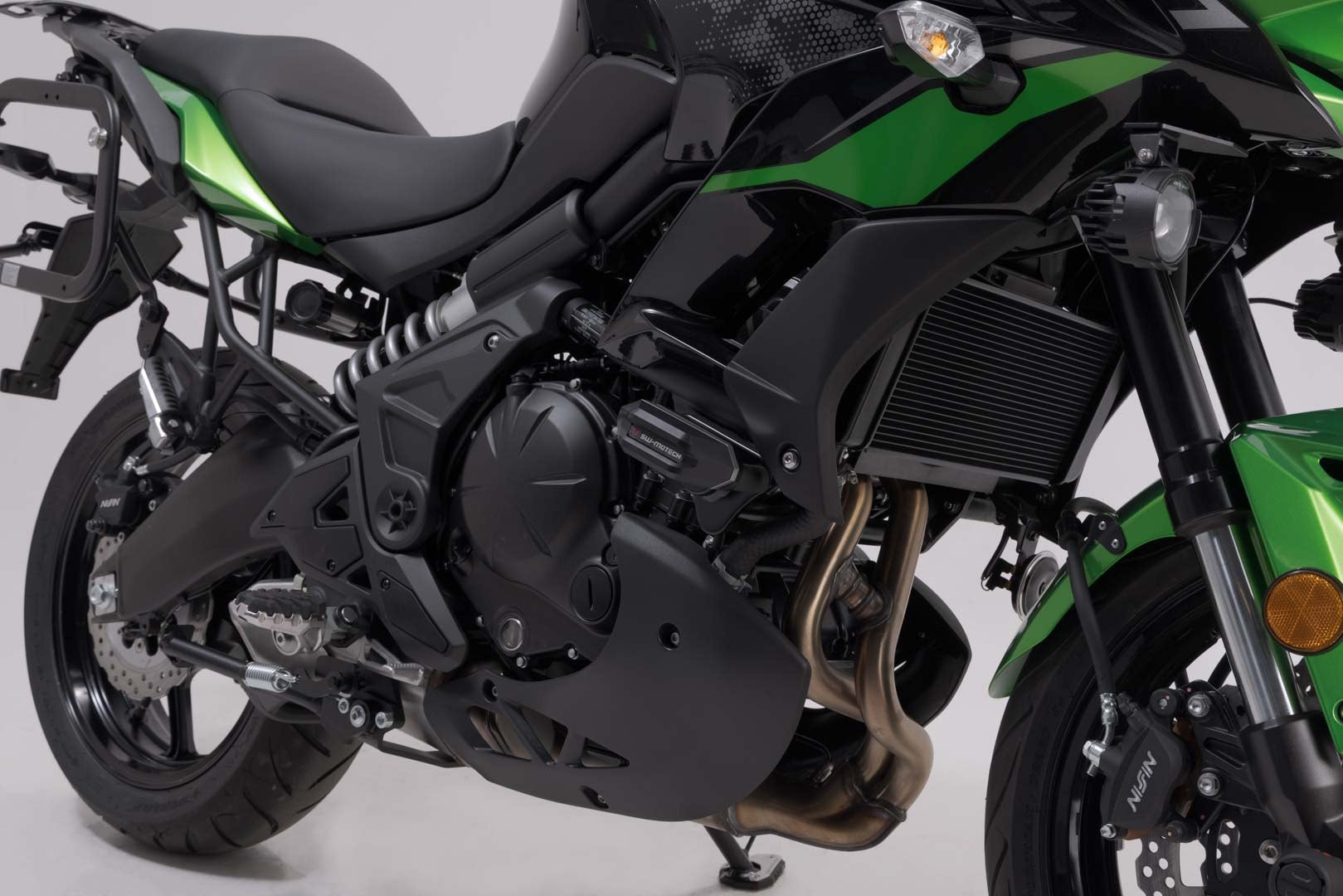 [STP.08.590.11200/B] Kit tamponi di protezione per telaio Nero. Kawasaki Versys 650 (14-21).