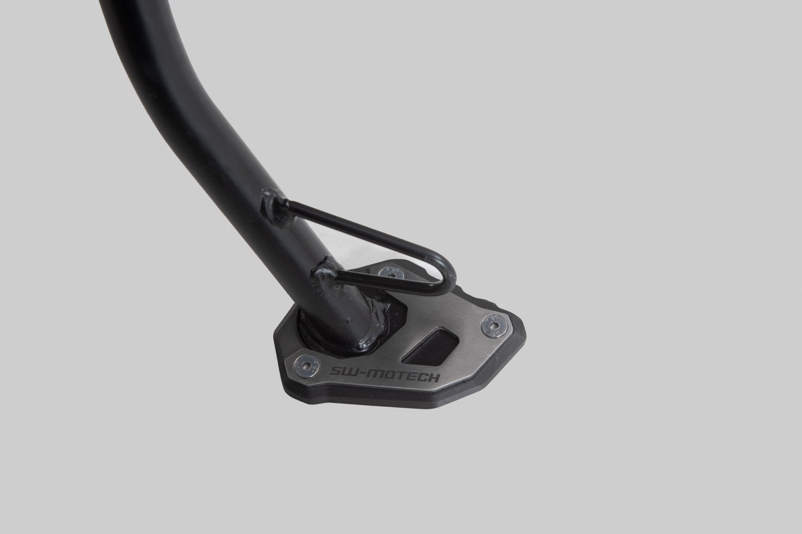[STS.04.958.10000] Base maggiorata per cavaletto centrale Nero/Argento. KTM 390 Adventure (19-).