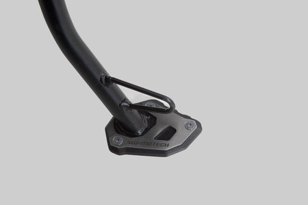[STS.04.958.10000] Base maggiorata per cavaletto centrale Nero/Argento. KTM 390 Adventure (19-).