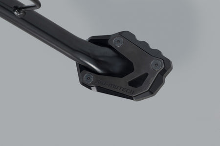 [STS.05.440.10001] Base maggiorata per cavalletto laterale Nero/Argento. Modelli Suzuki.