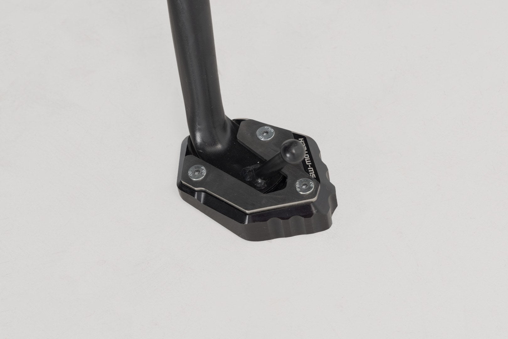 [STS.06.506.10000] Base maggiorata per cavalletto laterale Nero/Argento. MT-07/Trac/MotoCage,XSR700,YZF-R7.
