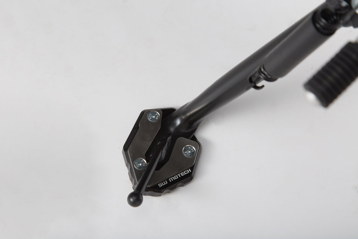 [STS.06.525.10000] Base maggiorata per cavalletto laterale Nero/Argento. Yamaha MT-09 Tracer, XSR900/Abar.