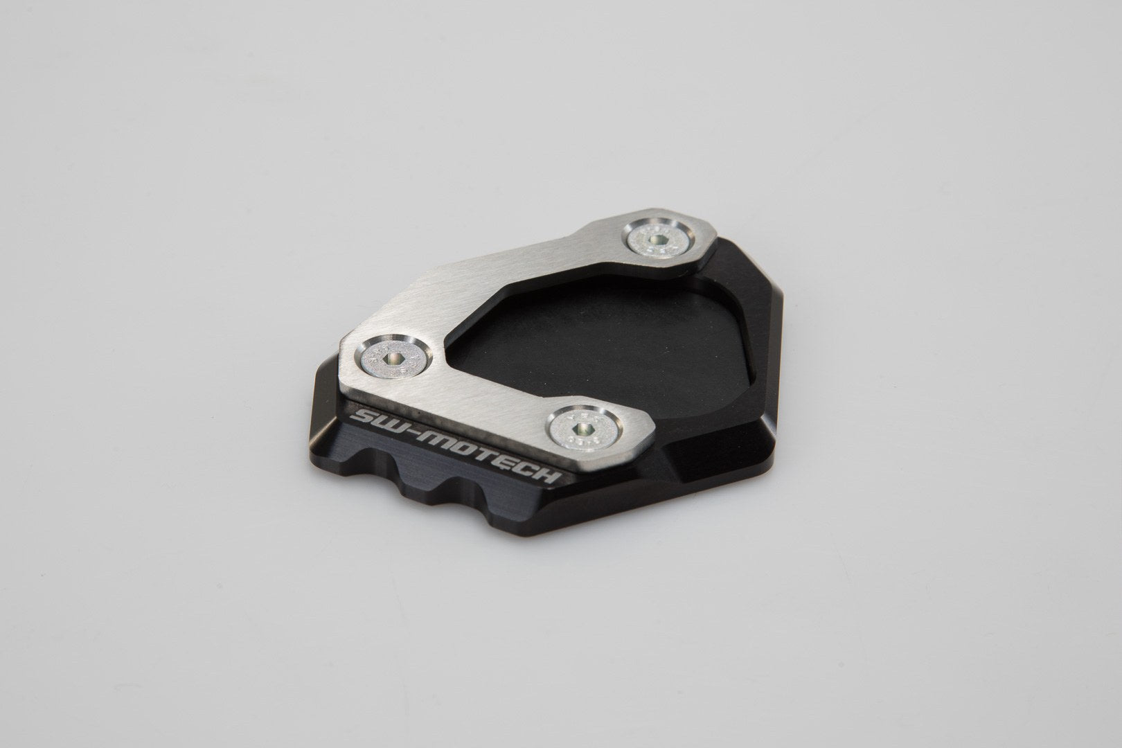 [STS.07.862.10000] Base maggiorata per cavalletto laterale Nero/Argento. BMW G 310 GS (17-).
