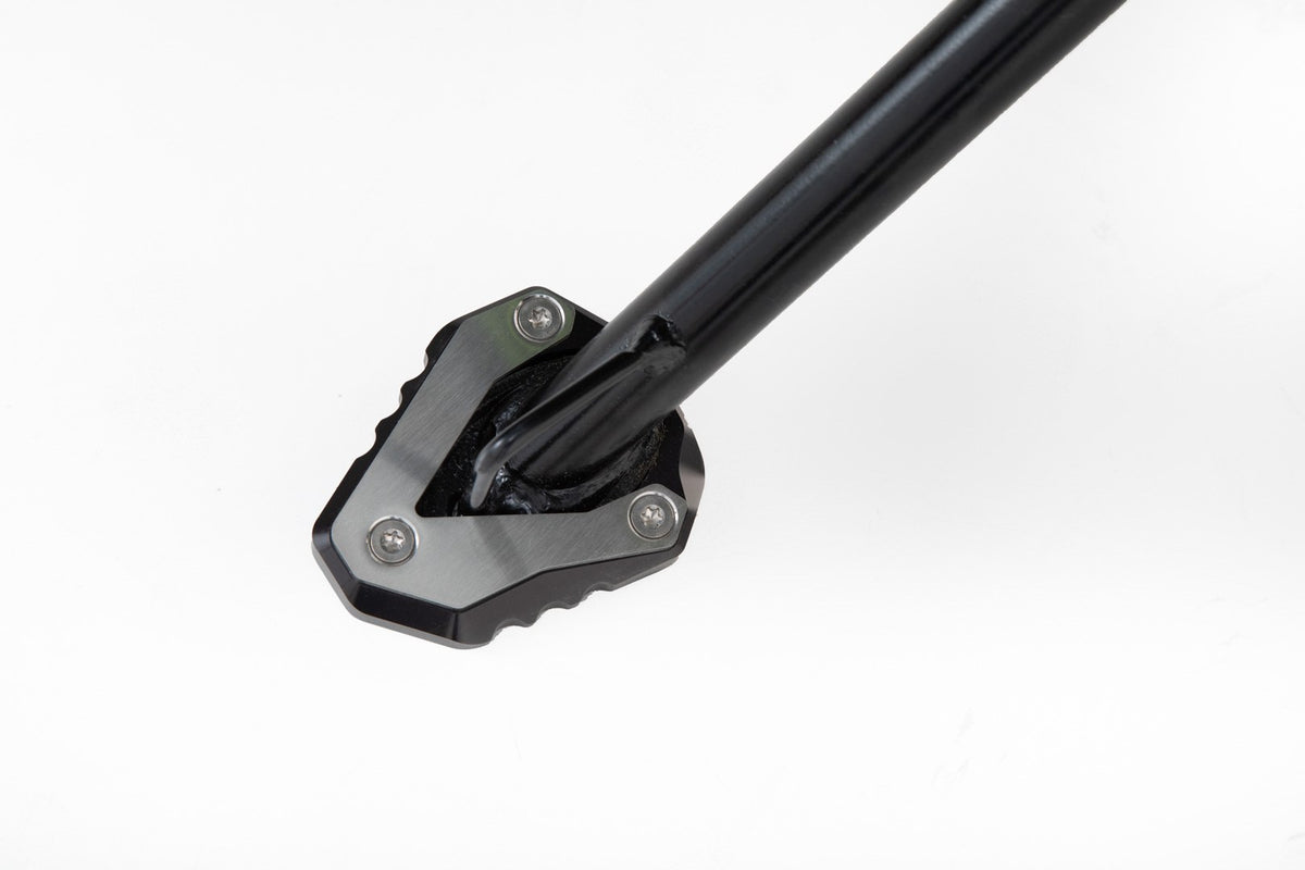 [STS.08.102.10100/S] Base maggiorata per cavalletto laterale Nero/Argento. Modelli Kawasaki.