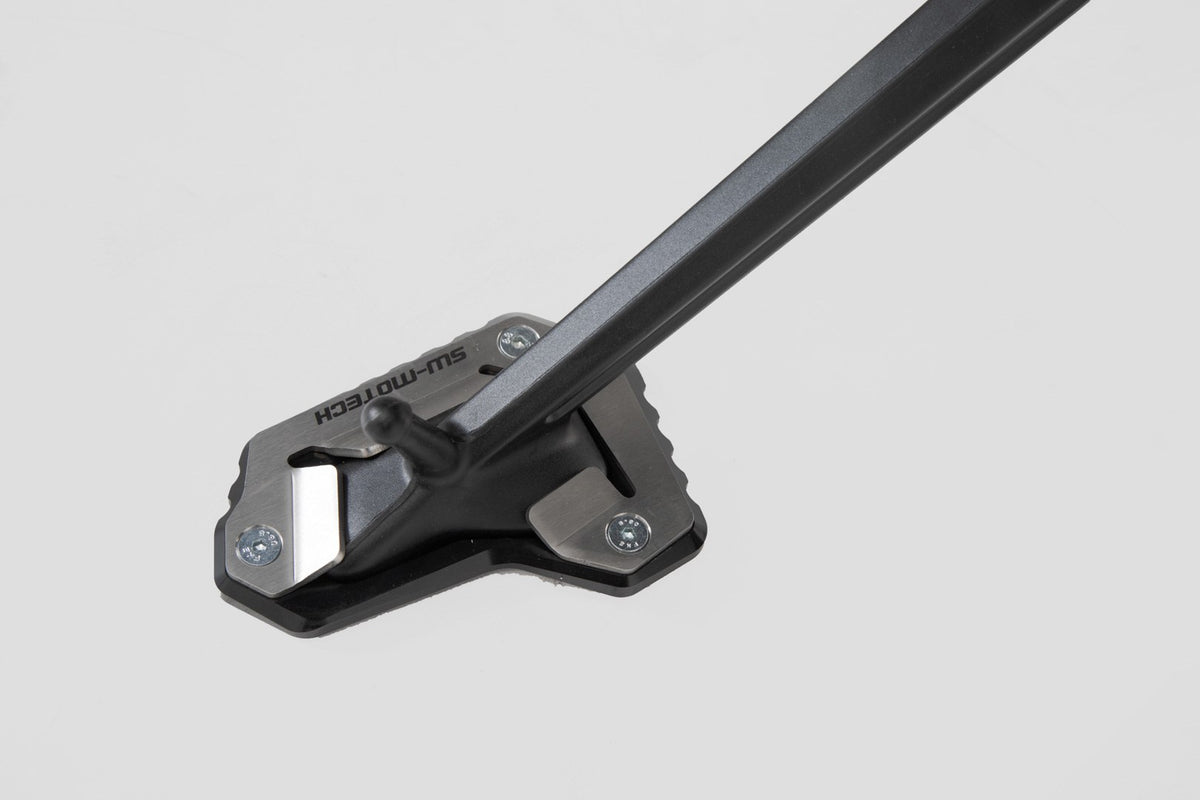 [STS.11.703.10001] Base maggiorata per cavalletto laterale Nero/Argento. Trium Tiger 1200/ Explorer (15-).