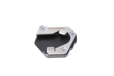 [STS.11.953.10001] Base maggiorata per cavaletto laterale Nero/Argento. Triumph Tiger 900/GT/Pro (19-).