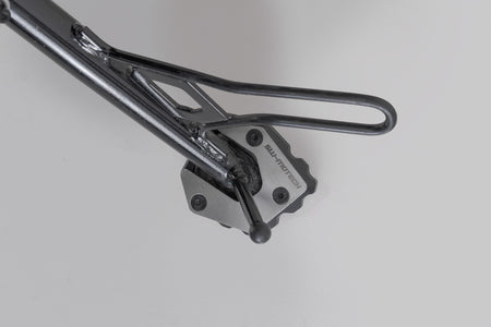 [STS.17.632.10000] Base maggiorata per cavalletto laterale Nero/Argento. Moto Guzzi V85 TT (24-).