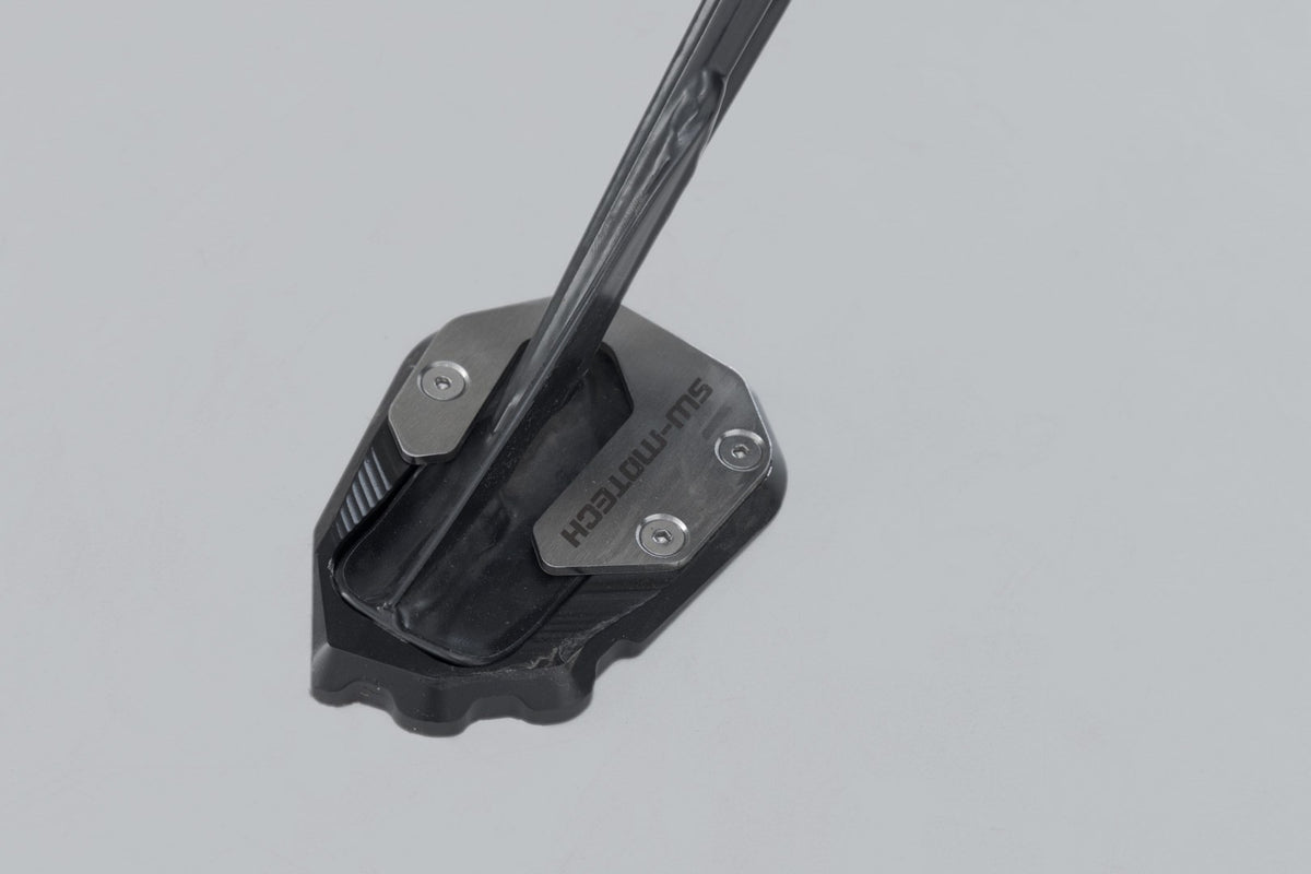 [STS.18.911.10000] Base maggiorata per cavalletto laterale Nero/Argento. Harley-Dav Pan America (21-).