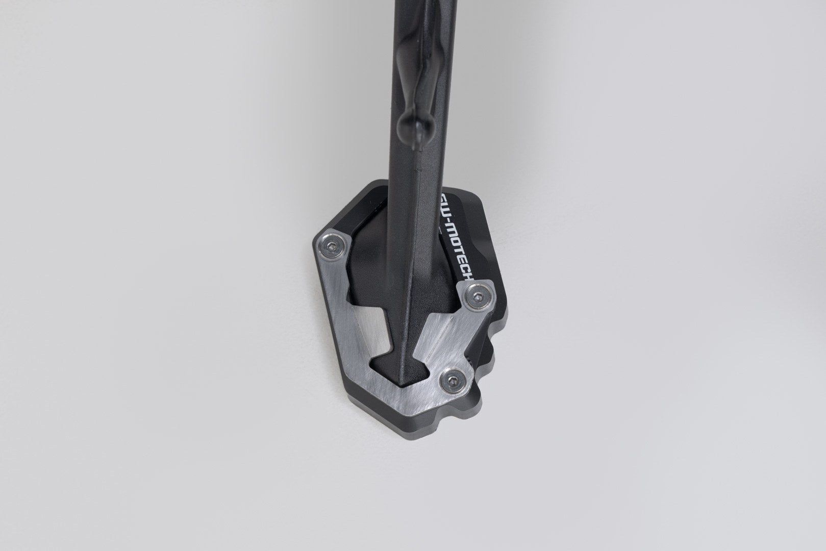 [STS.41.620.10000] Base maggiorata per cavalletto laterale Nero/Argento. Royal Enfield Himalayan 450 / Rally.