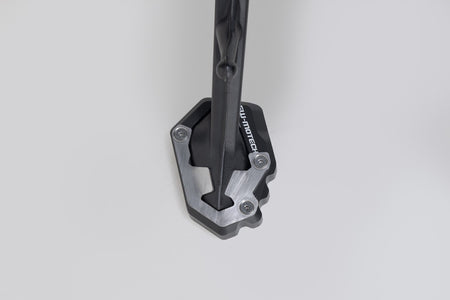 [STS.41.620.10000] Base maggiorata per cavalletto laterale Nero/Argento. Royal Enfield Himalayan 450 / Rally.