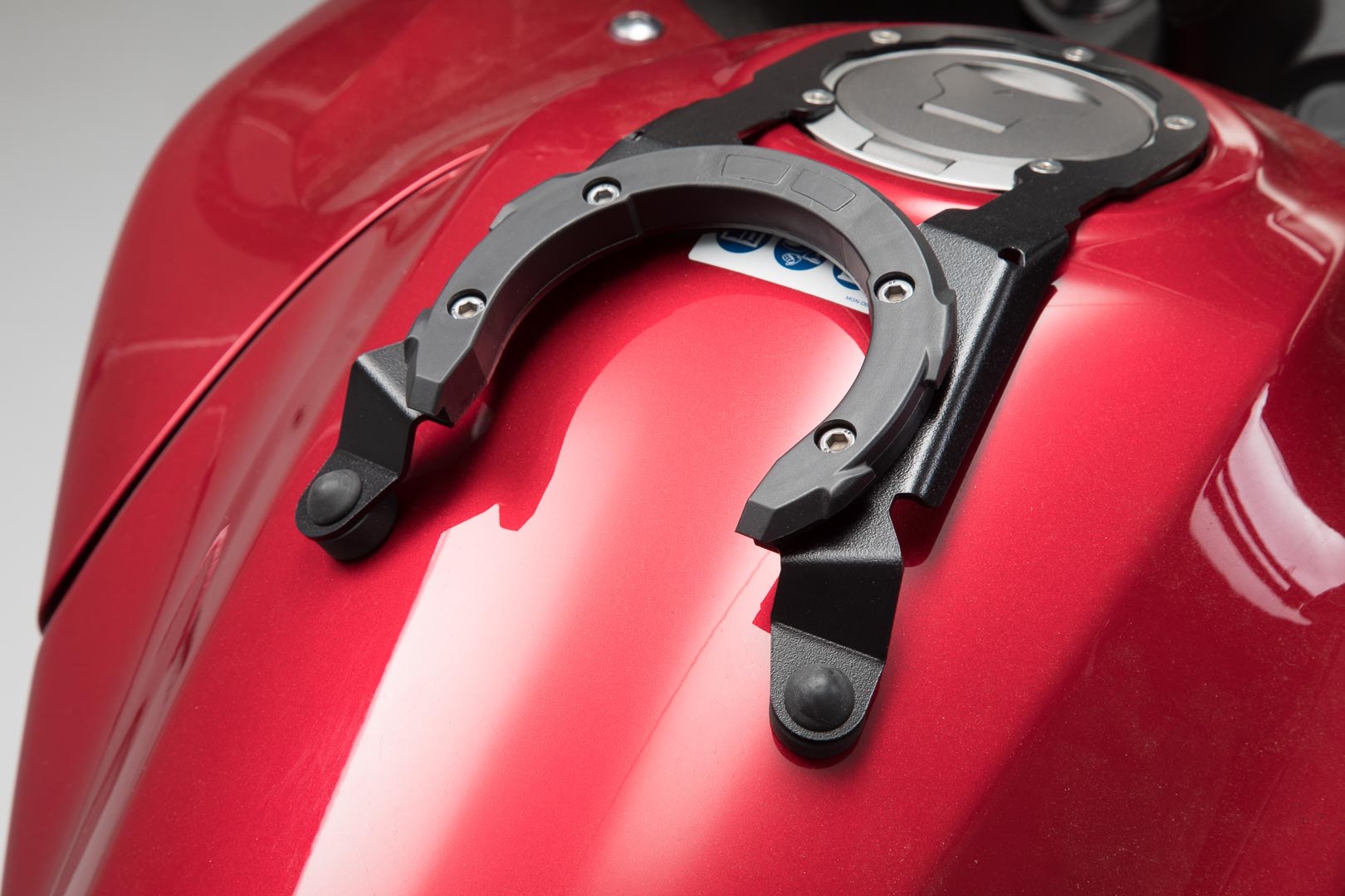 [TRT.00.640.30701/B] Anello aggancio serbatoio EVO Nero. Honda VFR800X Crossrunner (15-).