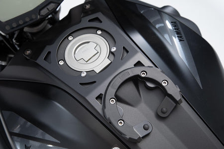 [TRT.00.640.31400/B] Anello aggancio serbatoio EVO Nero. Yamaha MT-07 (18-20).