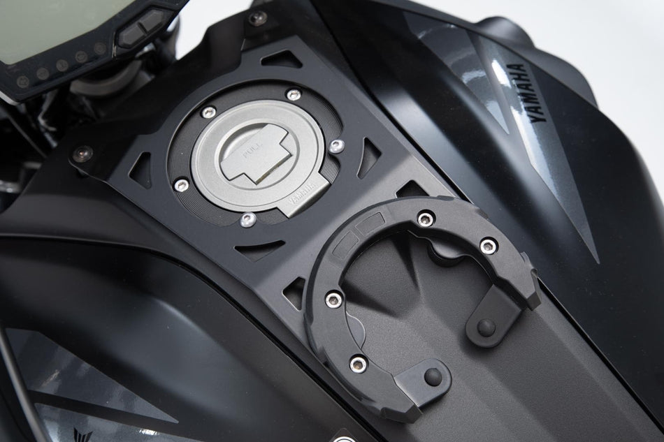 [TRT.00.640.31400/B] Anello aggancio serbatoio EVO Nero. Yamaha MT-07 (18-20).