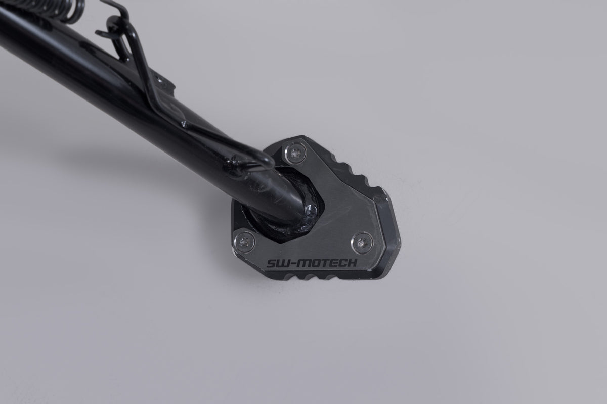 SW-Motech Base maggiorata per cavalletto laterale Nero/Argento. STS.08.084.10000