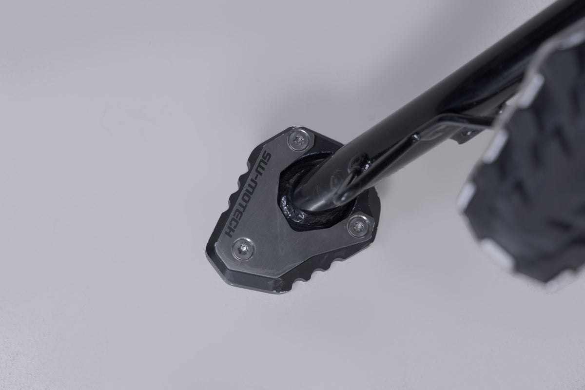 SW-Motech Base maggiorata per cavalletto laterale Nero/Argento. STS.08.084.10000
