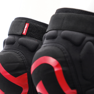 KNEE GUARD SOFT ADULT ROSSO