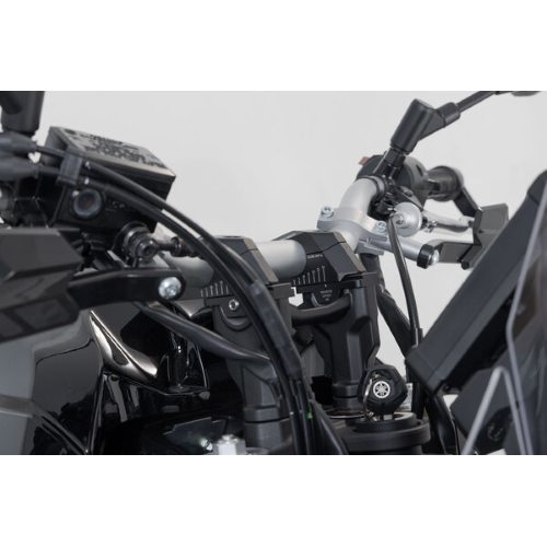 Riser manubrio inclinato regolabile per Ã˜28 A=28mm. Posa a 5/10/15/20/25/30 mm. Nero